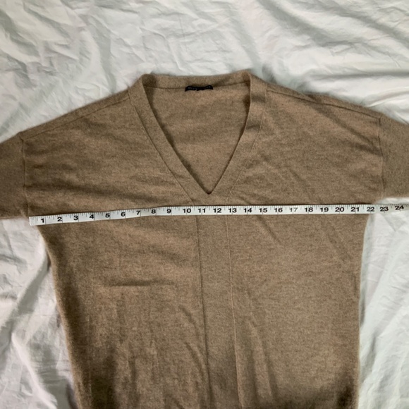 100% Cashmere Eileen Fisher V-Neck Sweater - Picture 3 of 9